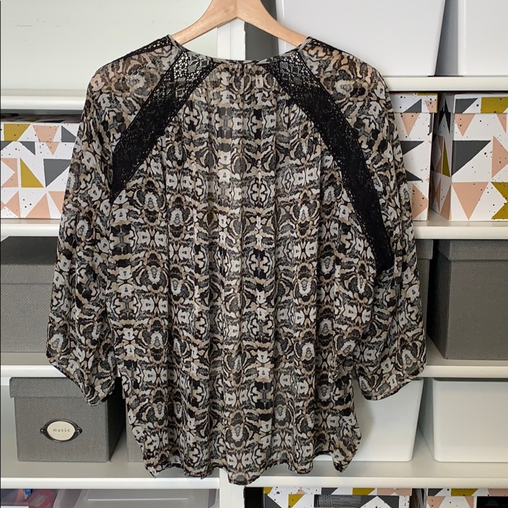 Express Lace Inset Sheer Print Kimono - Picture 6 of 6